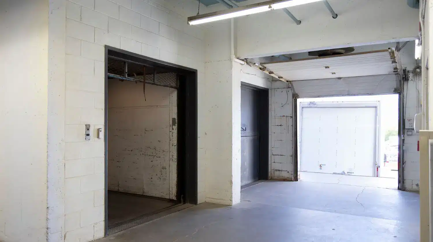 studio artiste à louer-monte-charge